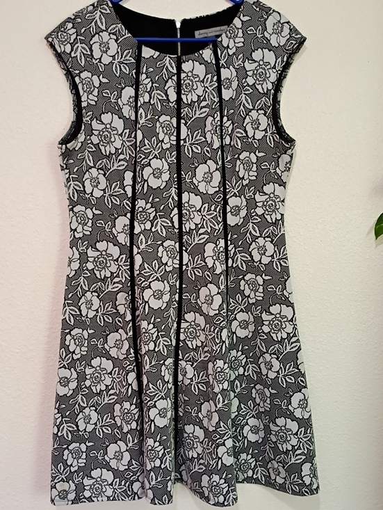 Danny & Nicole Dresses & Skirts - Danny & Nicole Black and White Floral Fit-and-Flare Dress